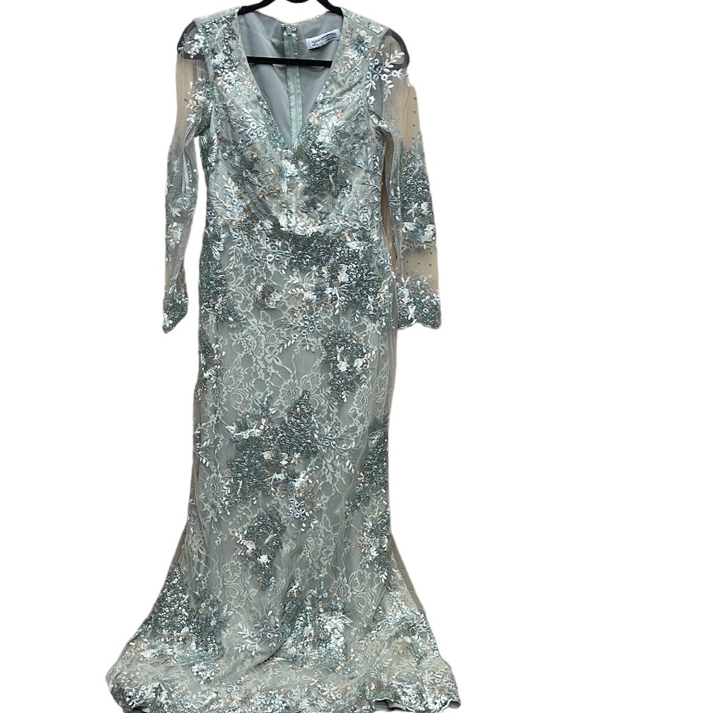 Stunning Mac Duggal size 8 dress gown with tags